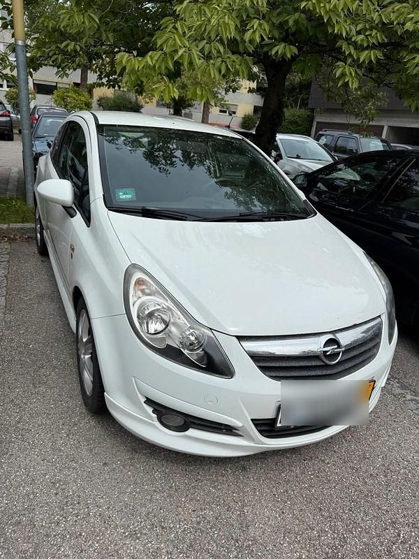 Weiß Gebraucht 2010 Opel Corsa Sport Kleinwagen | 2.350 € (Guter Preis) - Bild 1/4
