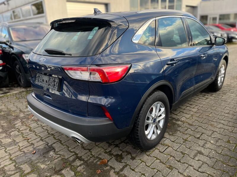 Gebraucht Ford Kuga Titanium 150 PS (110 kW) 2022 Blau SUV