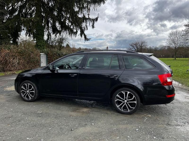 Gebraucht Skoda Octavia 150 PS (110 kW) 2015 Schwarz Kleinwagen