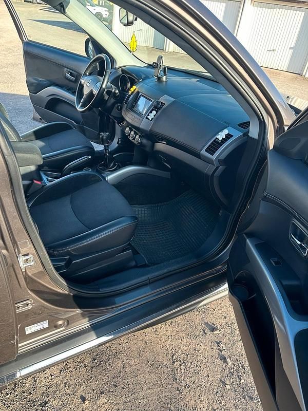 Gebraucht Mitsubishi Outlander Top 177 PS (130 kW) 2012 Braun SUV