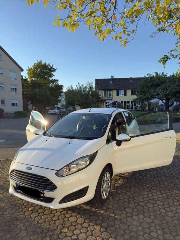 Weiß Gebraucht 2014 Ford Fiesta Trend Kleinwagen | 4.700 € (Fairer Preis) - Bild 1/4