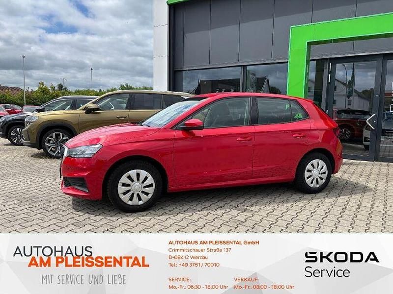 Rot Gebraucht 2022 Skoda Fabia Essence Limousine | 11.890 € (Fairer Preis) - Bild 1/4