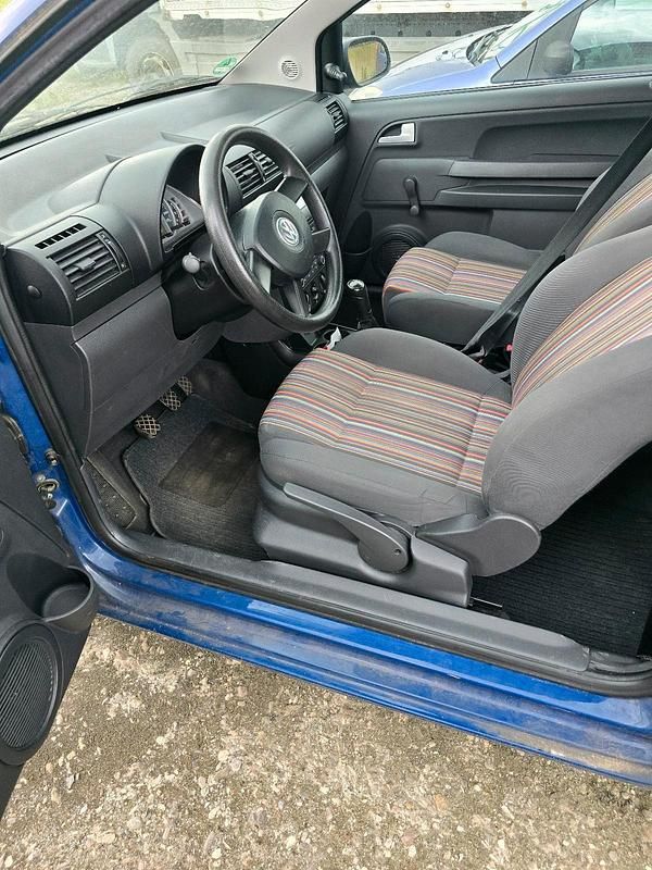 Usata VW Fox 75 CV (55 kW) 2005 Blu Utilitaria
