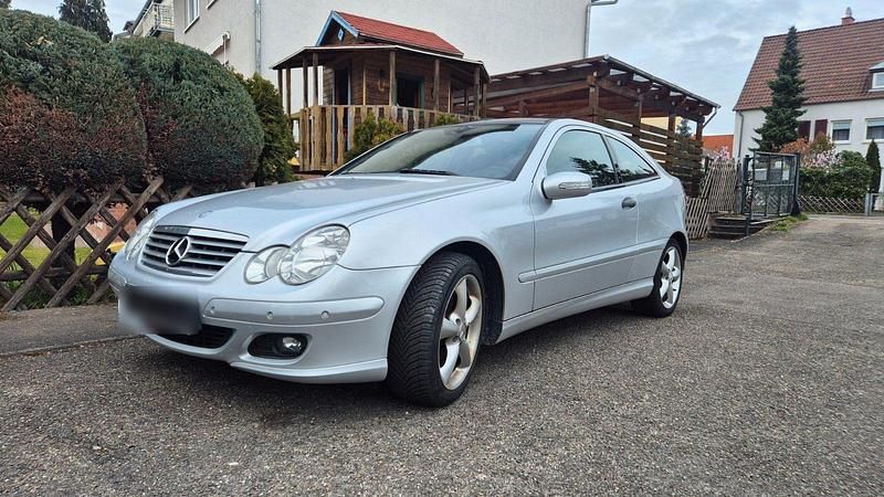 Gebraucht Mercedes C160 122 PS (89 kW) 2006 Silber Coupé