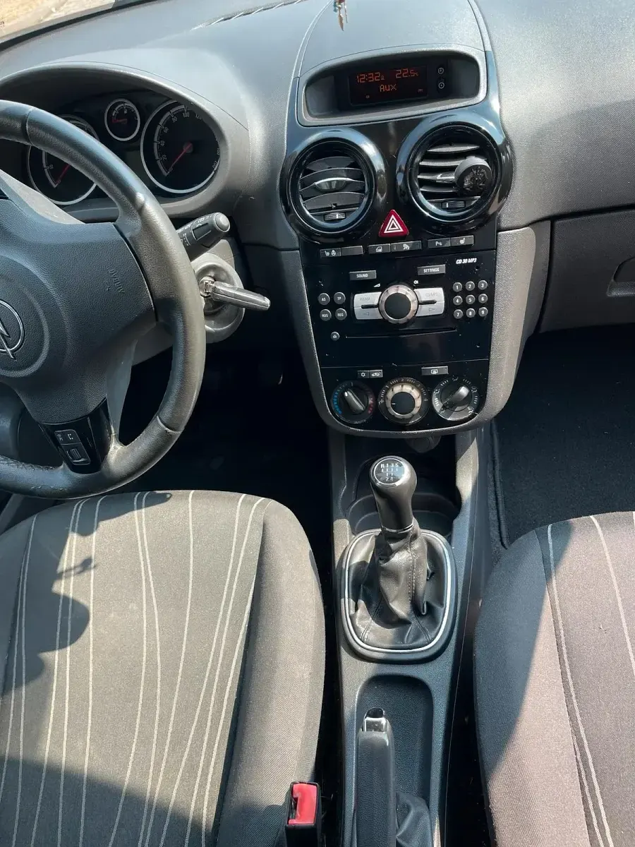 Gebraucht Opel Corsa 69 PS (50 kW) 2010 Silber Kleinwagen