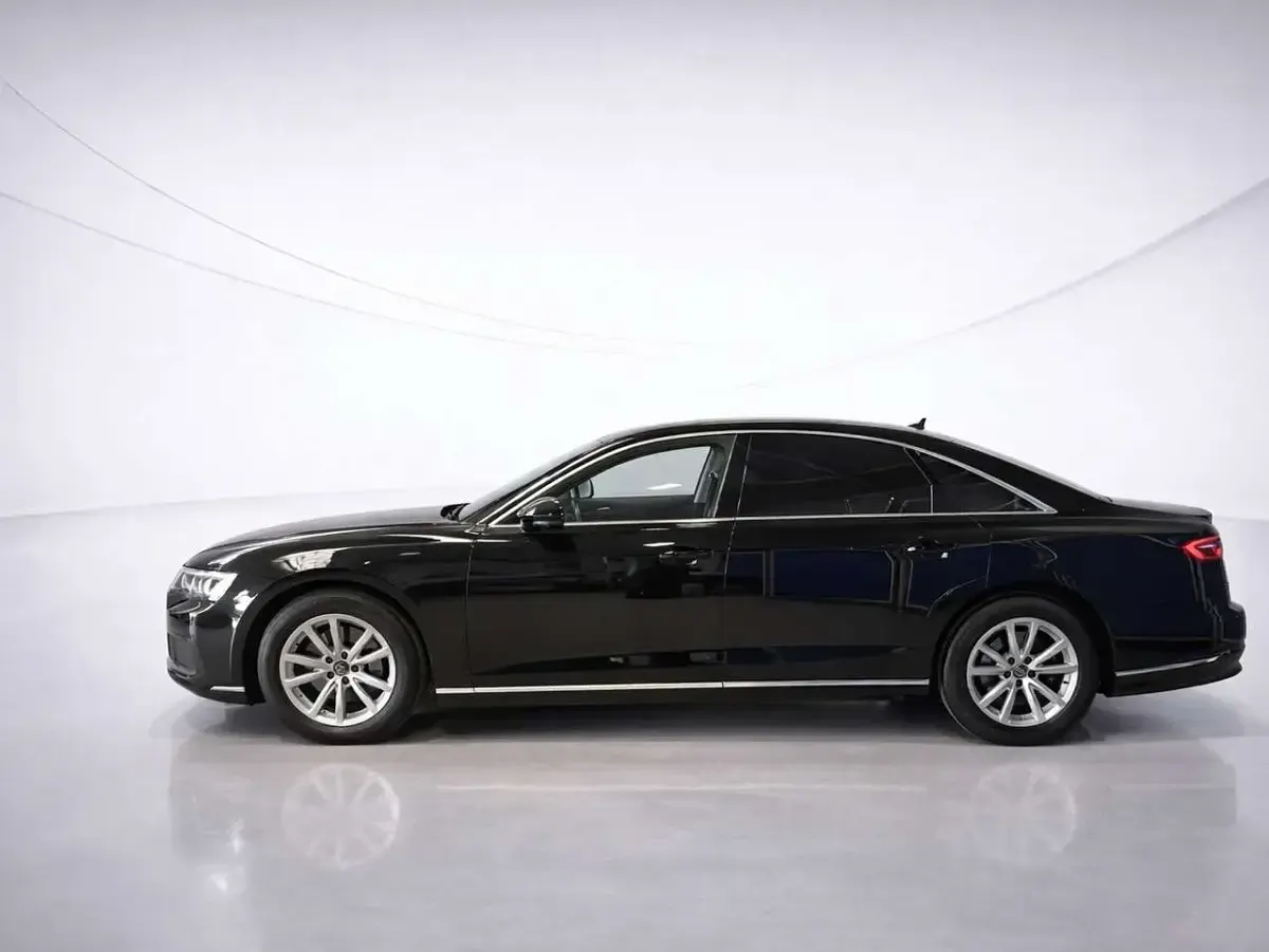 Gebraucht Audi A8 Ambiente 286 PS (210 kW) 2023 Schwarz Limousine