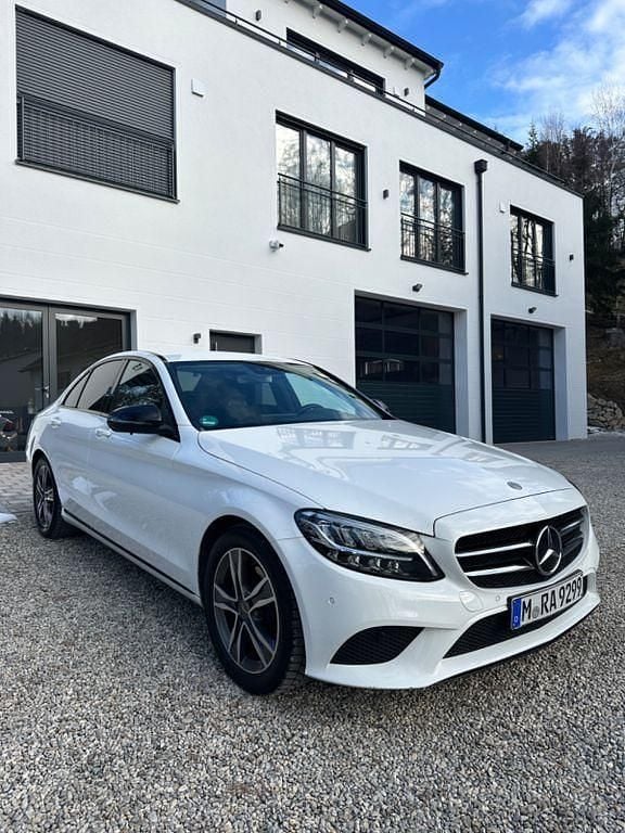 Gebraucht Mercedes C180 156 PS (114 kW) 2020 Weiß Limousine
