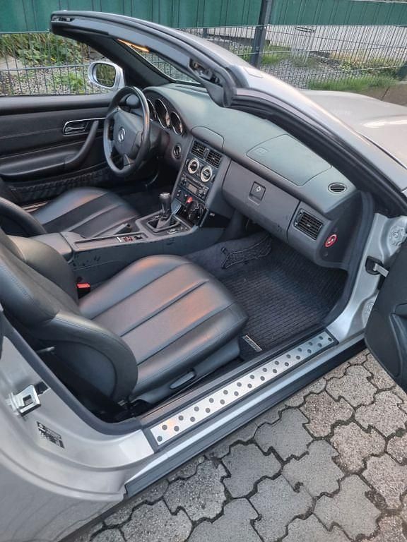 Gebraucht Mercedes SLK230 193 PS (141 kW) 2000 Silber Cabrio