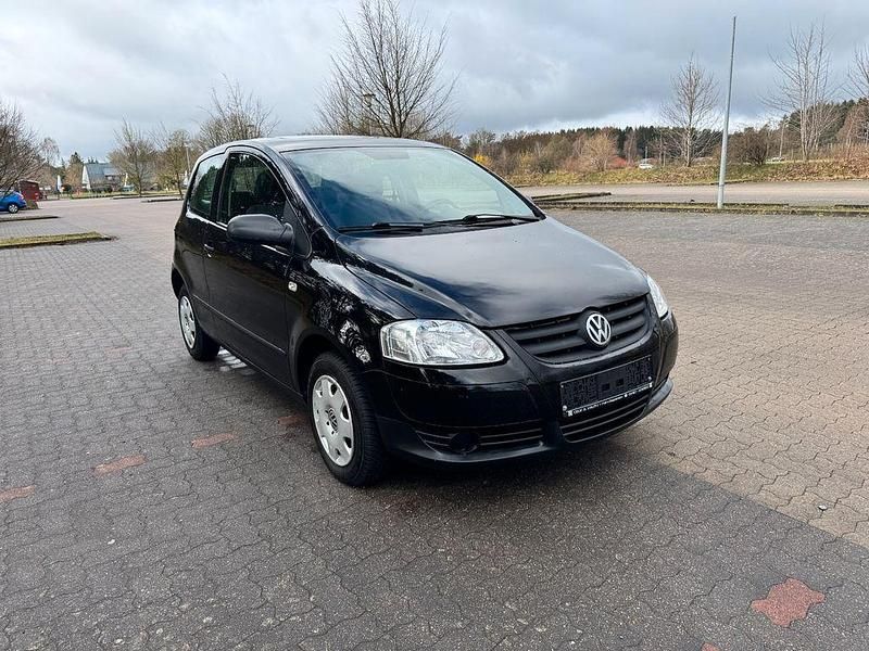 Gebraucht VW Fox Basis 54 PS (39 kW) 2006 Schwarz Kleinwagen