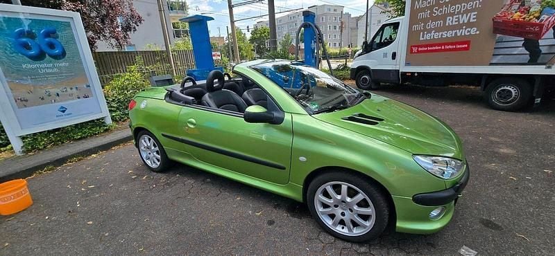 Grün Gebraucht 2002 Peugeot 206 CC Cabrio | 1.600 € (Guter Preis) - Bild 1/4