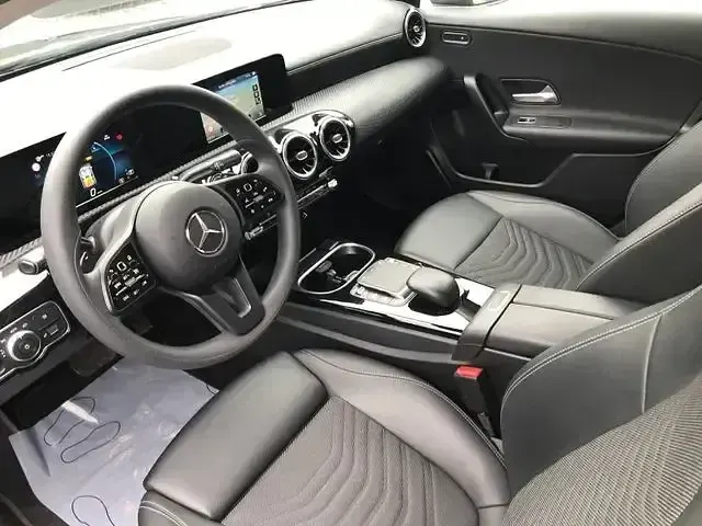 Gebraucht Mercedes A180 Style 116 PS (85 kW) 2023 Schwarz Limousine
