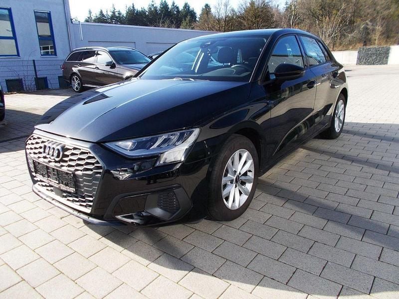 Używany Audi A3 110 KM (80 kW) 2022 Czarny Sedan/Limuzyna