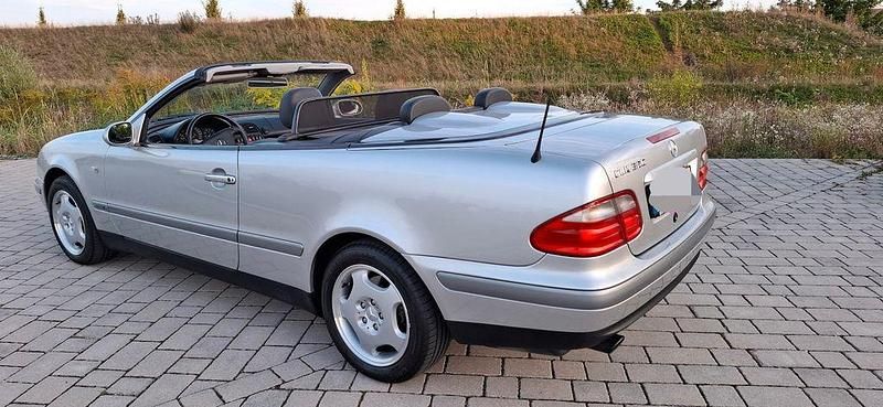 Silber Gebraucht 1999 Mercedes CLK320 Elegance Cabrio | 8.950 € (Fairer Preis) - Bild 1/4