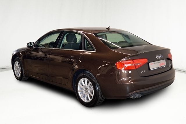 Second-hand Audi A4 Attraction 177 CP (130 kW) 2012 Maro Berlinǎ