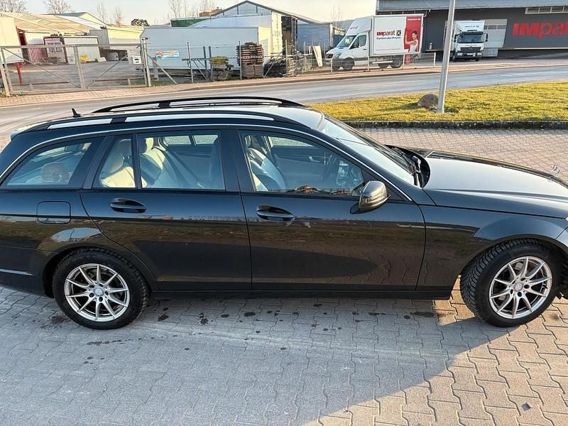 Gebraucht Mercedes 200 136 PS (100 kW) 2012 Schwarz Kombi