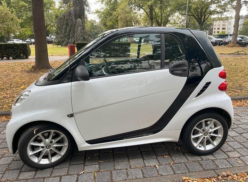 Gebraucht 2014 Smart ForTwo Coupé Passion Coupé | 6.900 € (Fairer Preis) - Bild 1/4