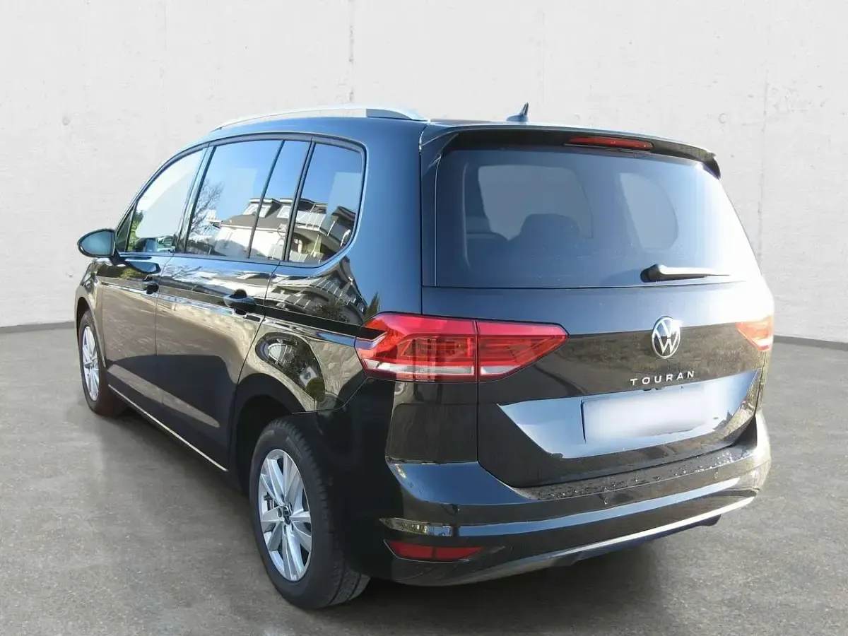 Gebraucht VW Touran Move 150 PS (110 kW) 2023 Deep black perleffekt Van / Kleinbus