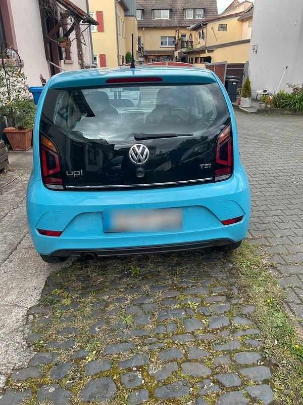 Używany VW up! high up! 90 KM (66 kW) 2017 Niebieski Hatchback