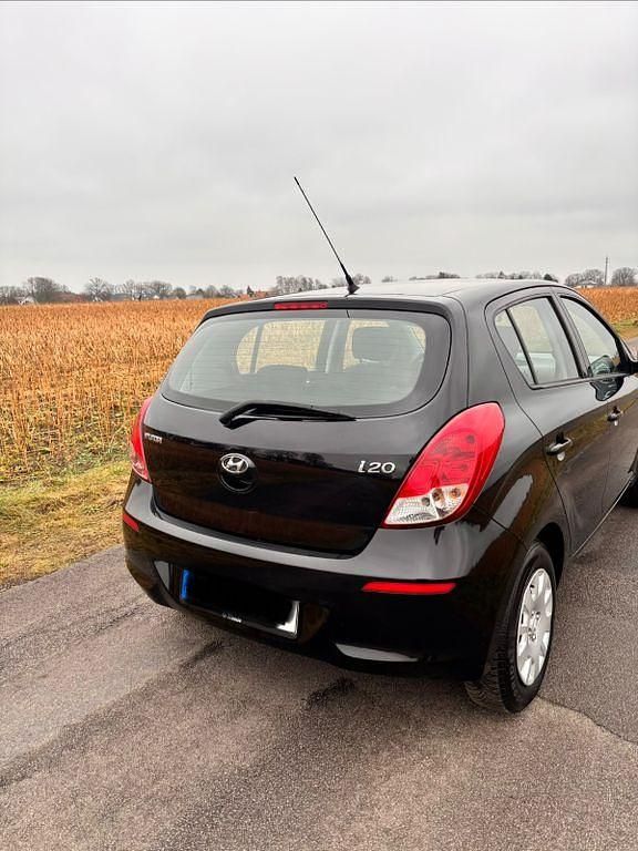 Gebraucht Hyundai i20 Classic 86 PS (63 kW) 2012 Schwarz Kleinwagen