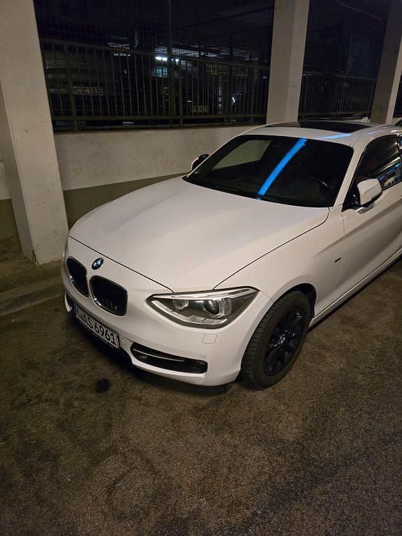 Weiß Gebraucht 2012 BMW 120 Sport Line Kleinwagen | 7.500 € (Guter Preis) - Bild 1/4