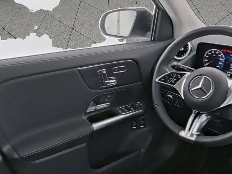 Gebraucht Mercedes GLA250 Night 163 PS (119 kW) 2025 Weiß SUV