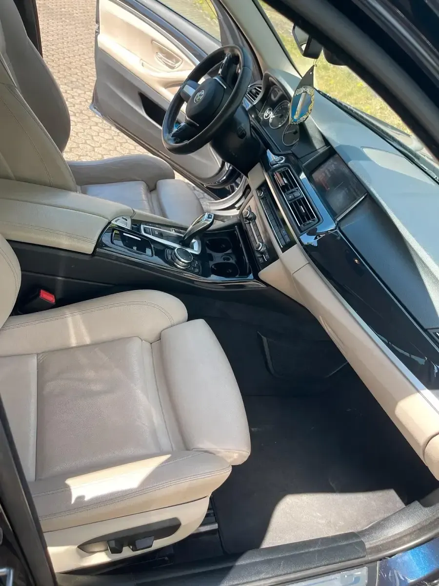 Second-hand BMW 520 194 CP (142 kW) 2015 Albastru Berlinǎ