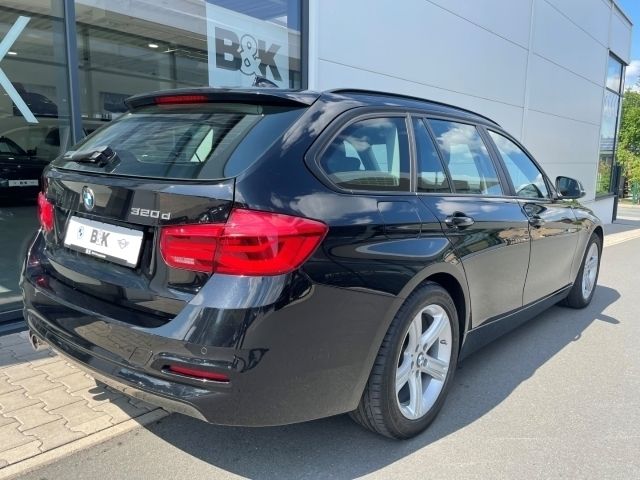 Gebraucht BMW 320 Advantage 190 PS (139 kW) 2019 Schwarz metallic black sapphire metallicschwarz Kombi