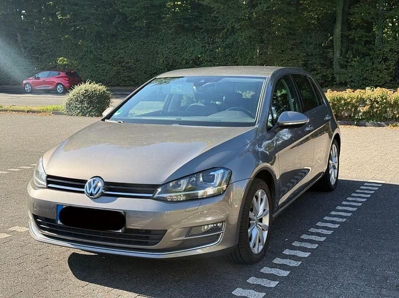 Grau Gebraucht 2016 VW Golf VII Highline Limousine | 15.400 € (Fairer Preis) - Bild 1/4