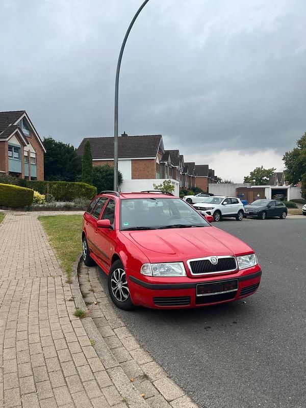Rot Gebraucht 2004 Skoda Octavia Kombi | 1.499 € (Guter Preis) - Bild 1/4