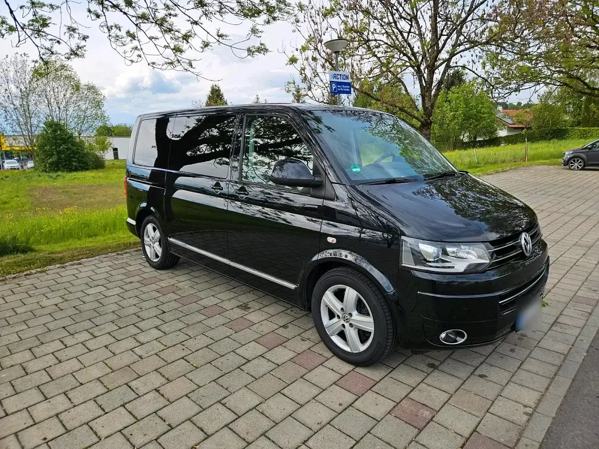 Gebraucht VW Multivan Highline 180 PS (132 kW) 2013 Schwarz Van / Kleinbus
