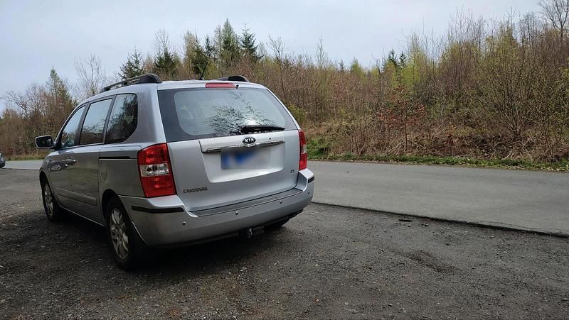 Gebraucht Kia Carnival 185 PS (136 kW) 2007 Silber Van / Kleinbus