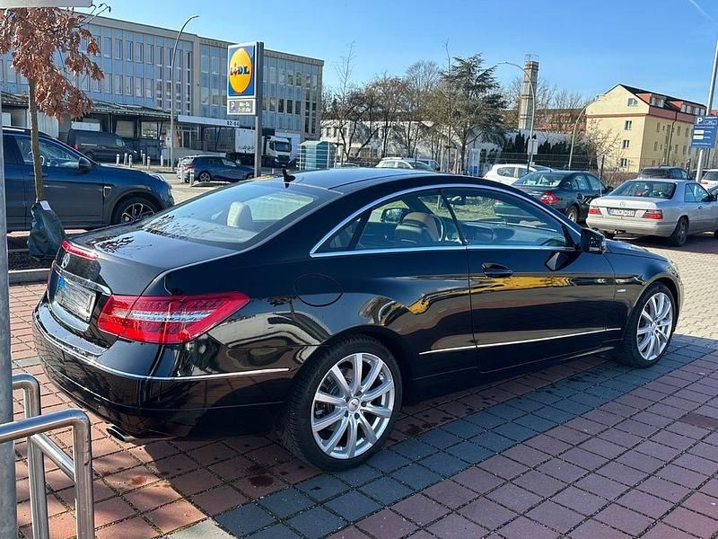 Gebraucht Mercedes E350 231 PS (169 kW) 2010 Schwarz Coupé