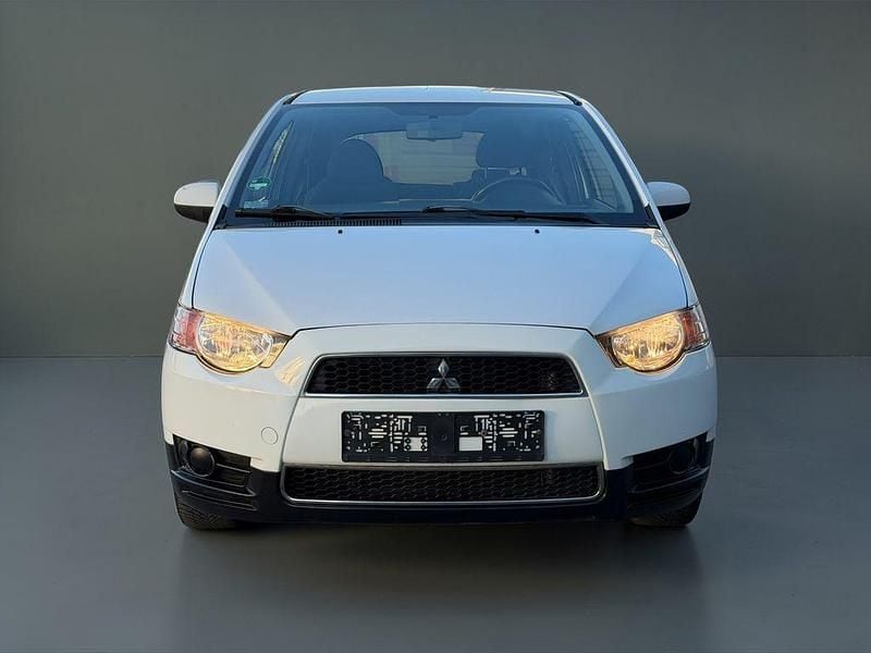 Gebraucht Mitsubishi Colt 95 PS (69 kW) 2011 Weiß Kleinwagen