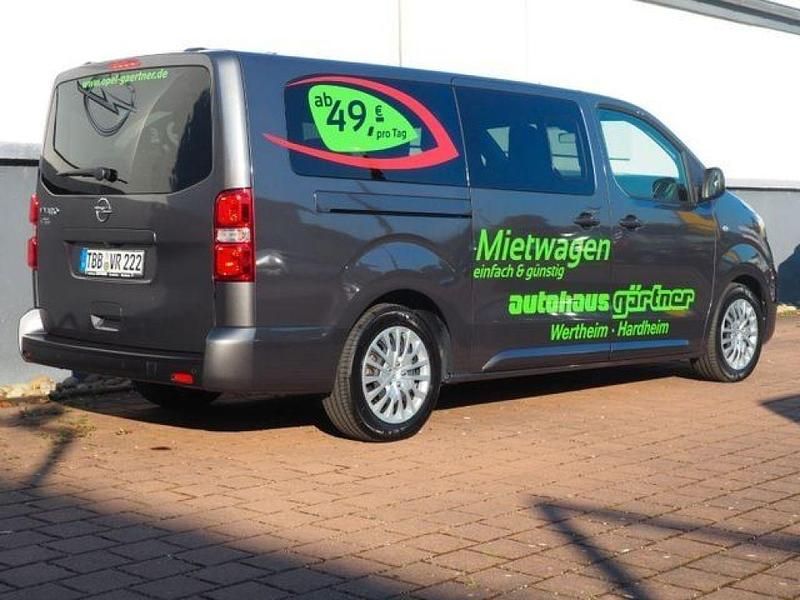 Gebraucht Opel Zafira 144 PS (105 kW) 2022 Mondstein grau/e:vulkan grau (metallic) Van / Kleinbus