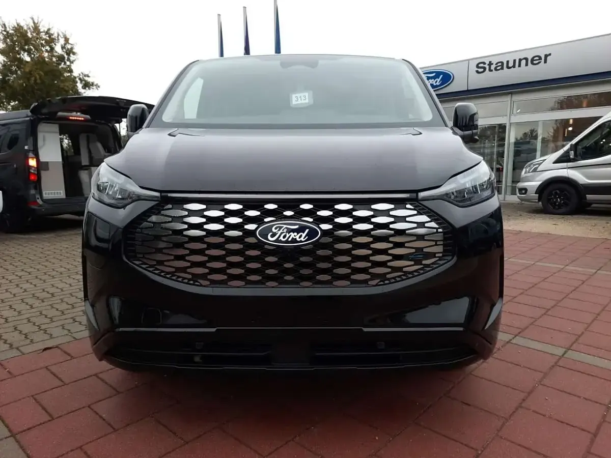 Gebraucht Ford Tourneo Titanium X 160 kW (218 PS) 2025 Schwarz Van / Kleinbus