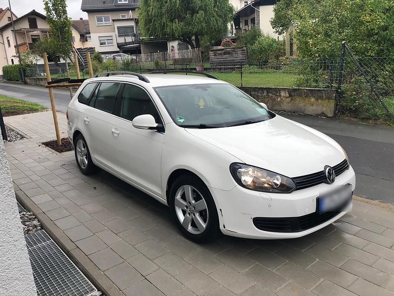 Weiß Gebraucht 2011 VW Golf Kombi | 3.000 € (Guter Preis) - Bild 1/4