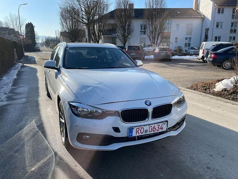Gebraucht BMW 330 Advantage 258 PS (189 kW) 2015 Weiß Kombi