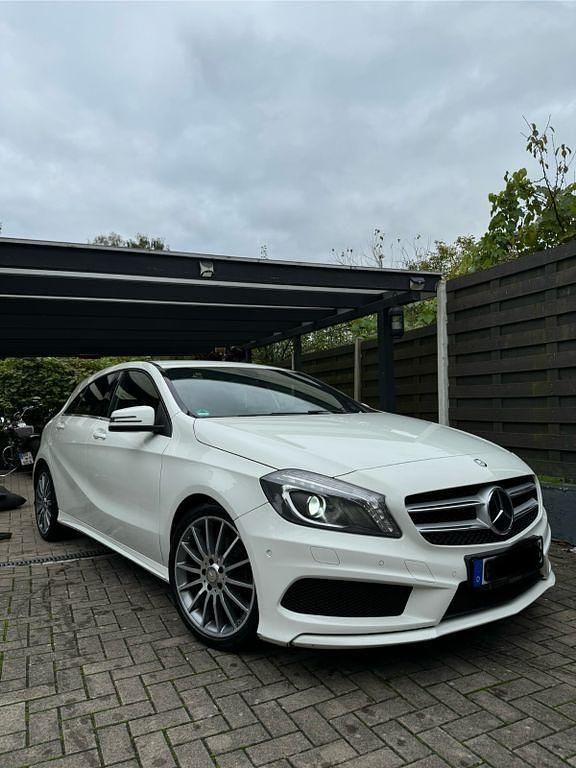 Weiß Gebraucht 2013 Mercedes A180 AMG line Limousine | 14.350 € (Etwas zu teuer) - Bild 1/4