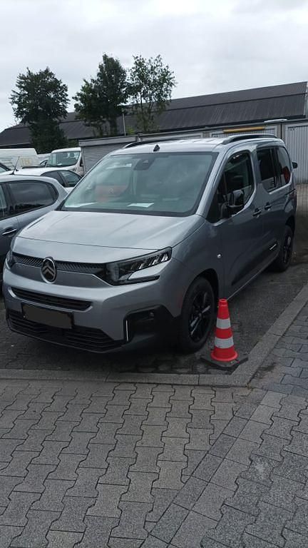 Stahlgrau Neu 2025 Citroën Berlingo Comfort Van / Kleinbus | 28.990 € (Guter Preis) - Bild 1/4