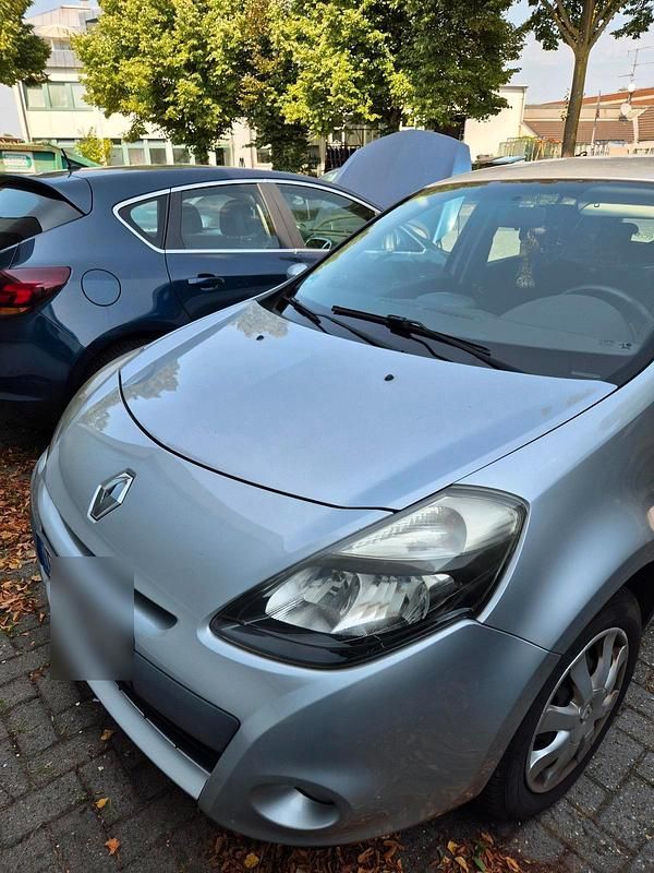 Silber Gebraucht 2011 Renault Clio II Kleinwagen | 3.000 € (Fairer Preis) - Bild 1/4