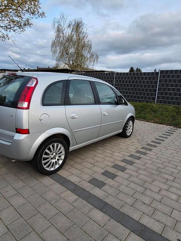 Gebraucht Opel Meriva 125 PS (91 kW) 2003 Silber Van / Kleinbus