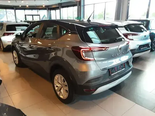 Używany Renault Captur Evolution 140 KM (102 kW) 2023 Szary SUV