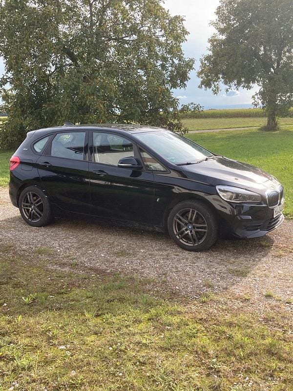 Schwarz Gebraucht 2019 BMW 225 Kombi | 14.700 € (Guter Preis) - Bild 1/4
