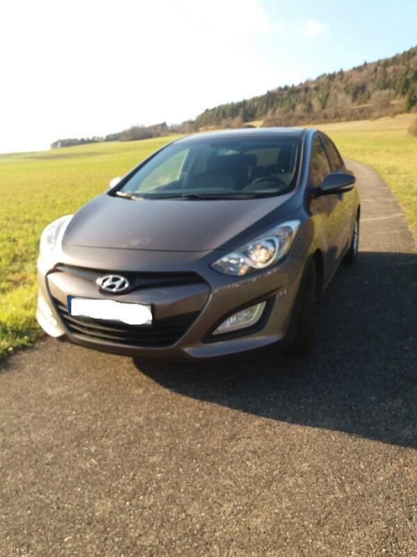 Andere außenfarben Gebraucht 2014 Hyundai i30 Edition Limousine | 7.800 € (Guter Preis) - Bild 1/4