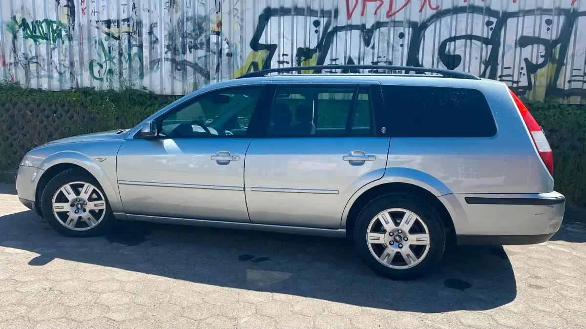 Gebraucht Ford Mondeo 130 PS (95 kW) 2004 Silber Kombi