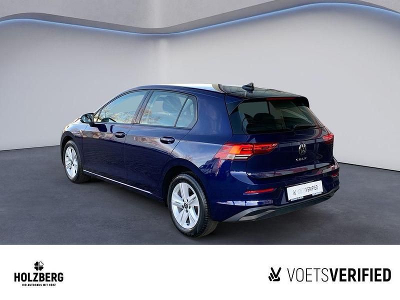 Gebraucht VW Golf Life 131 PS (96 kW) 2022 Atlantic blue metallic Limousine