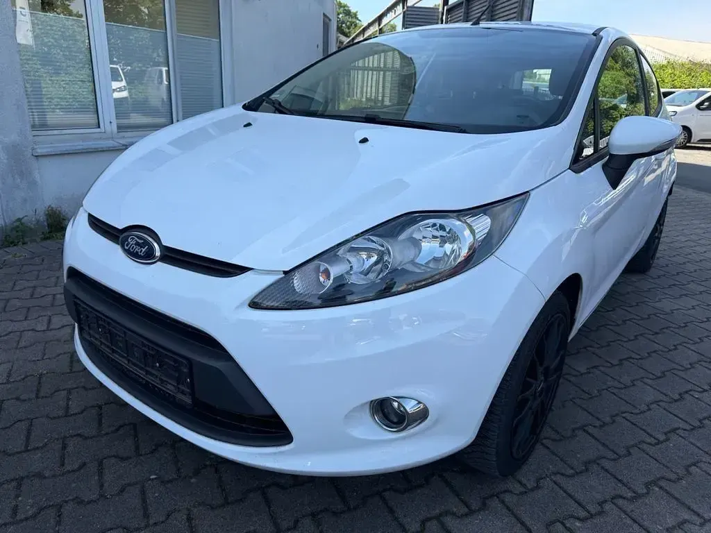 Gebraucht Ford Fiesta Trend 60 PS (44 kW) 2012 Weiß Limousine