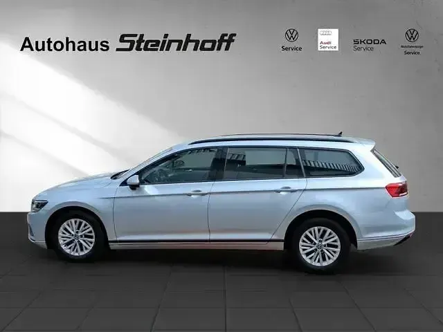 Gebraucht VW Passat 122 PS (89 kW) 2022 Silber Kombi