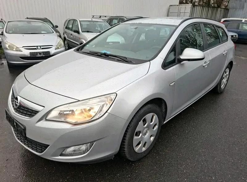 Gebraucht Opel Astra 140 PS (102 kW) 2011 Grau Kombi
