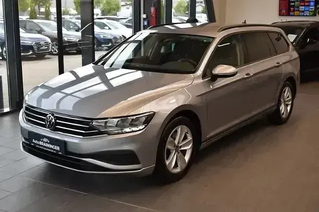 Gebraucht VW Passat 150 PS (110 kW) 2022 Silber Kombi